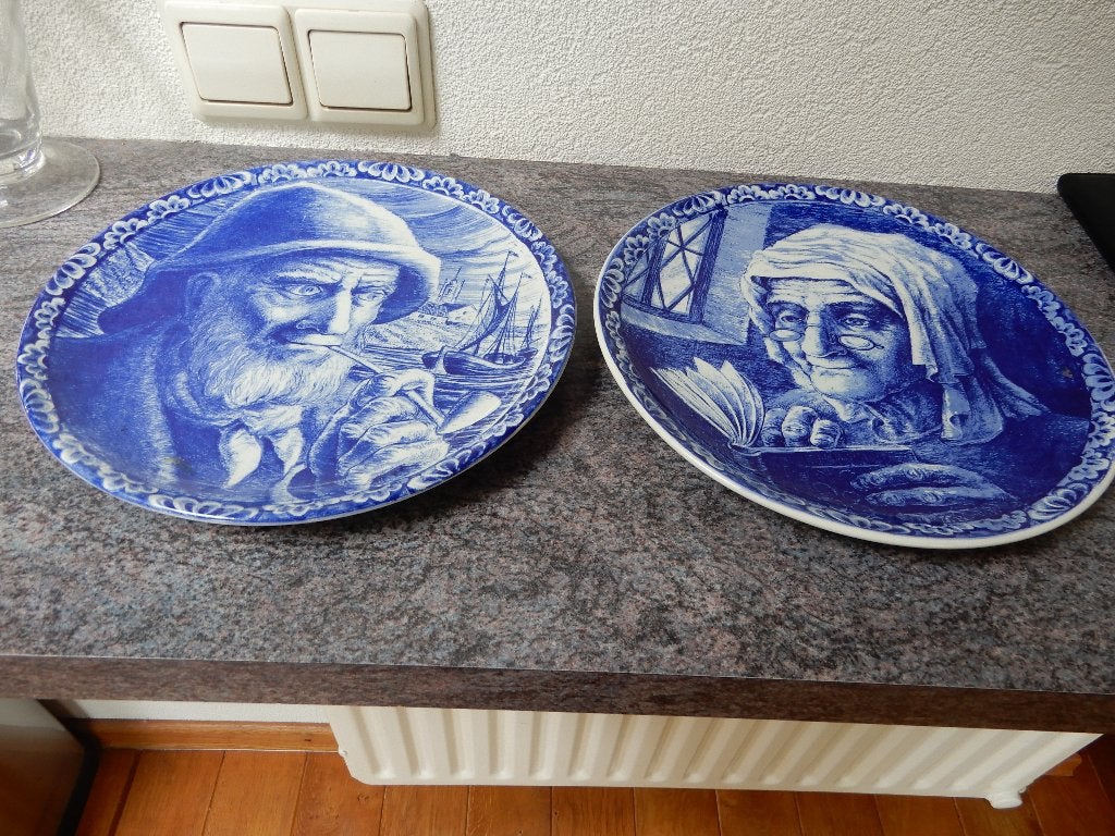 Wandborden 2 x Boch frères Delft, vrouw en man, Antiek en Kunst, Ophalen of Verzenden