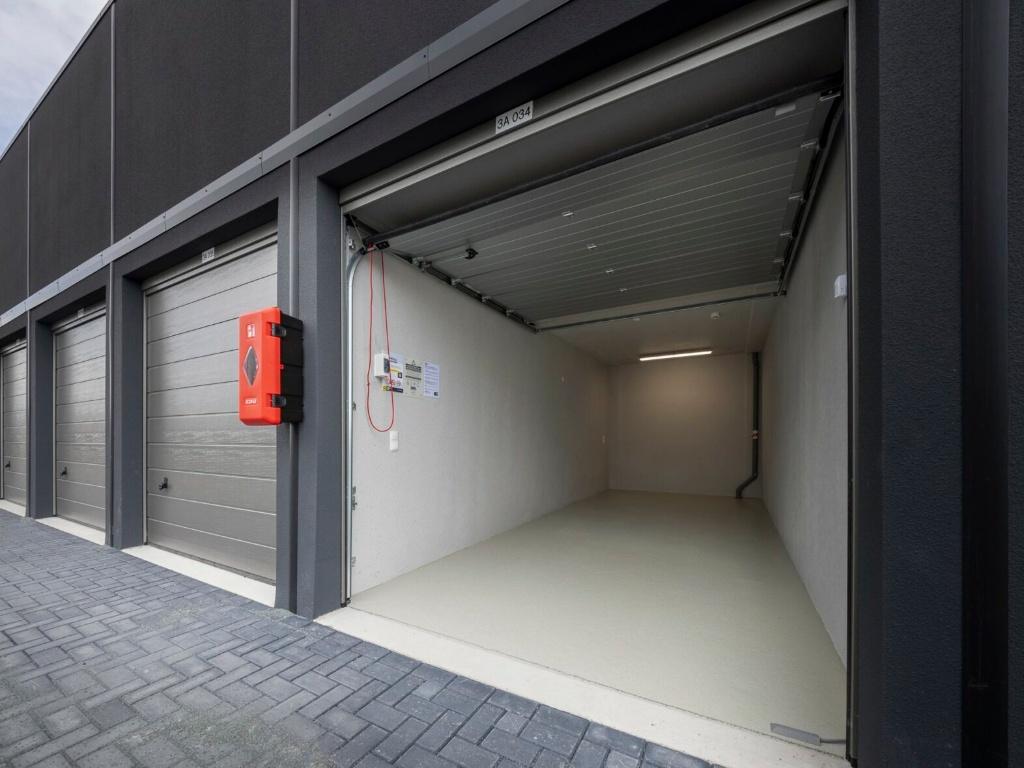 Autostalling te huur gevraagd in Hardinxveld (box/hal/stal), Auto diversen, Autostallingen en Garages, Opslag, Opslag, Opslag