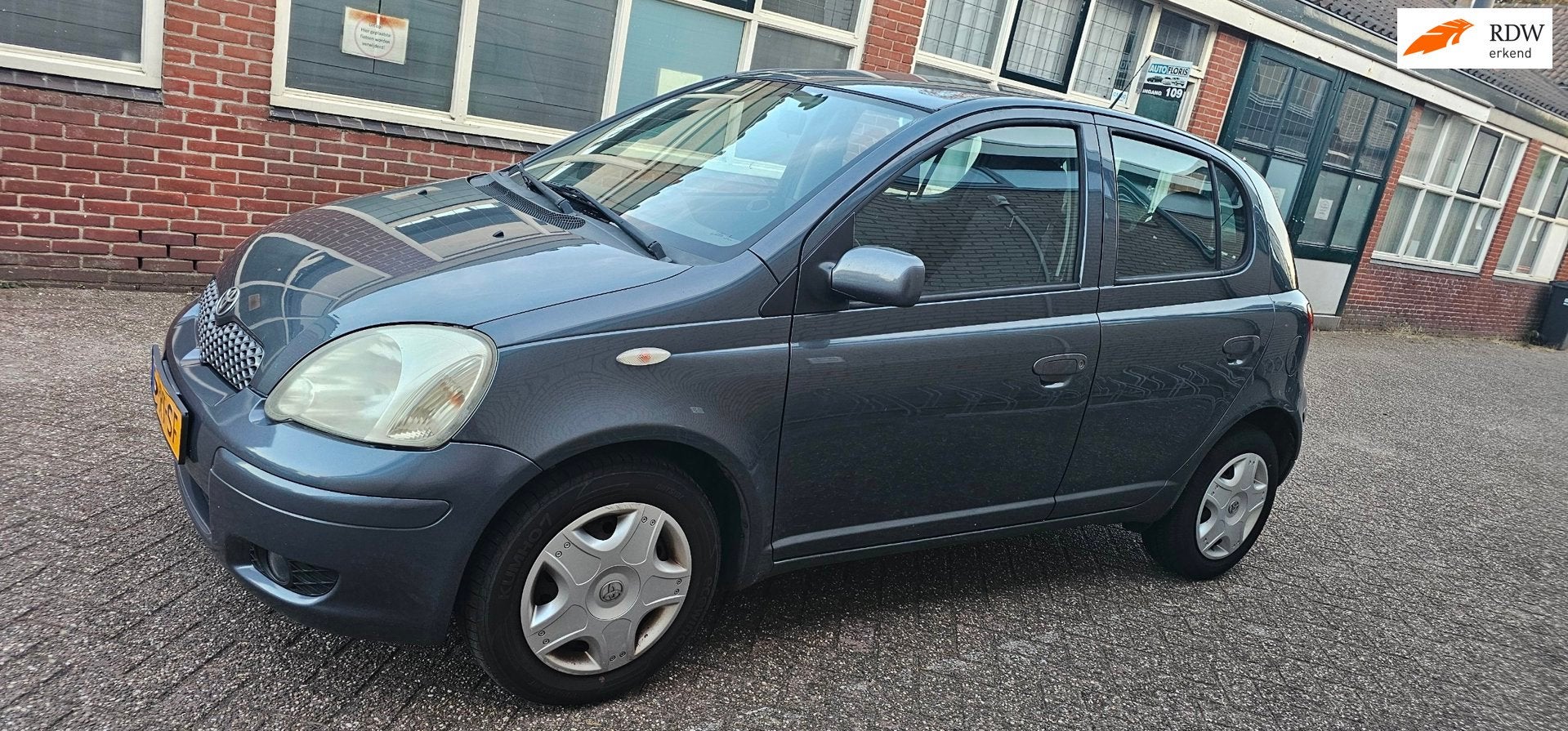 Toyota Yaris 1.3 VVT-i S-Line 5drs airco lage kms, Voorwielaandrijving, Gebruikt, 4 cilinders, Origineel Nederlands