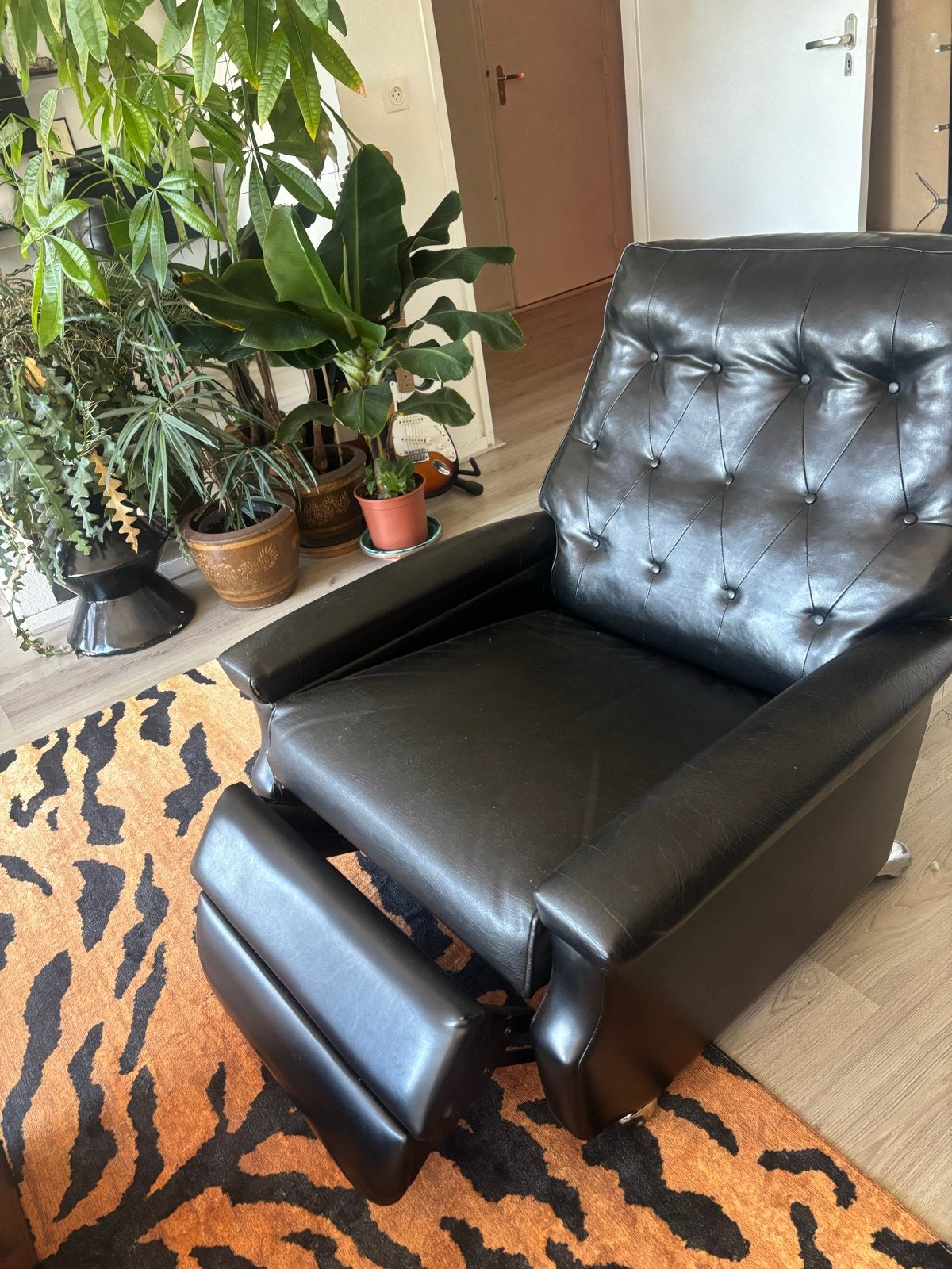 OPKNAPPER: Zwarte relaxfauteuil, Ophalen, Gebruikt, 75 tot 100 cm