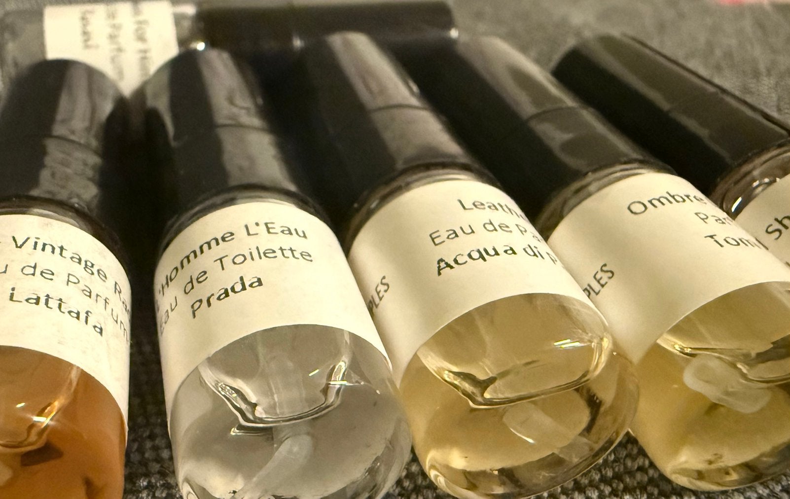 18 Parfum Samples (2ml, heren), Ophalen of Verzenden, Zo goed als nieuw