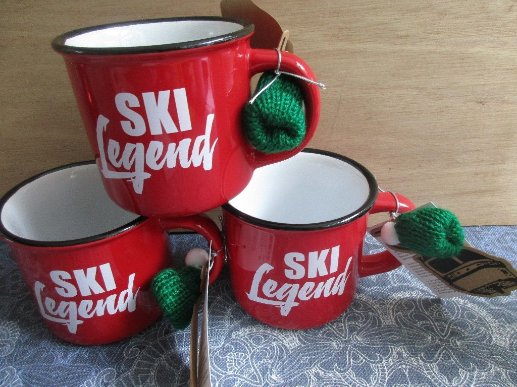 nieuwe  Mok ski legend - rood met mini ijsmutsje à 2,00, Keramiek, Nieuw, Ophalen of Verzenden, Overige stijlen