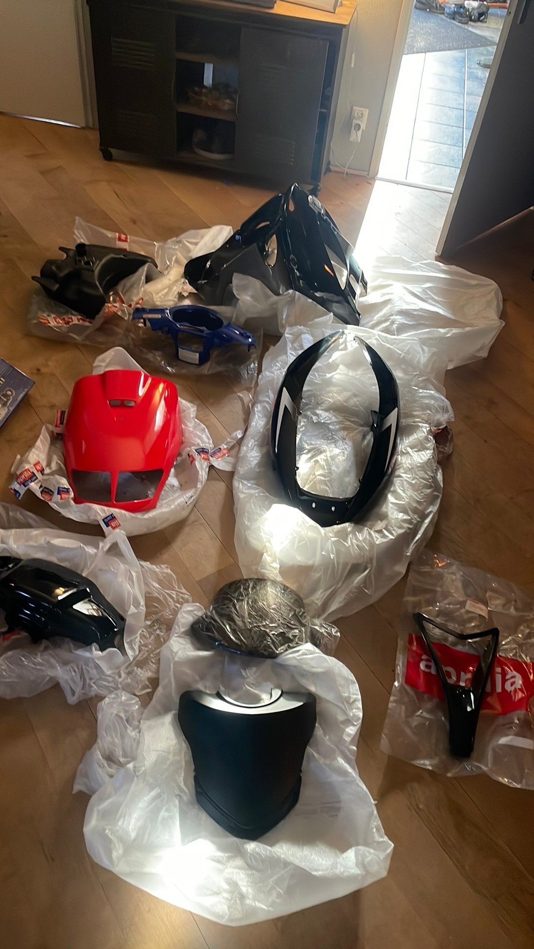 Partij nieuwe aprilia onderdelen kuipdelen sr 50cc 125cc, Aprilia, Pia, Overige typen, Ophalen of Verzenden