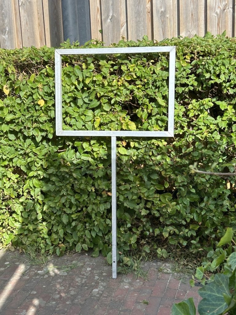 Makelaarsbordhouder / metalen frame voor een “Te Koop”-bord, Ophalen, Gebruikt, Overige materialen