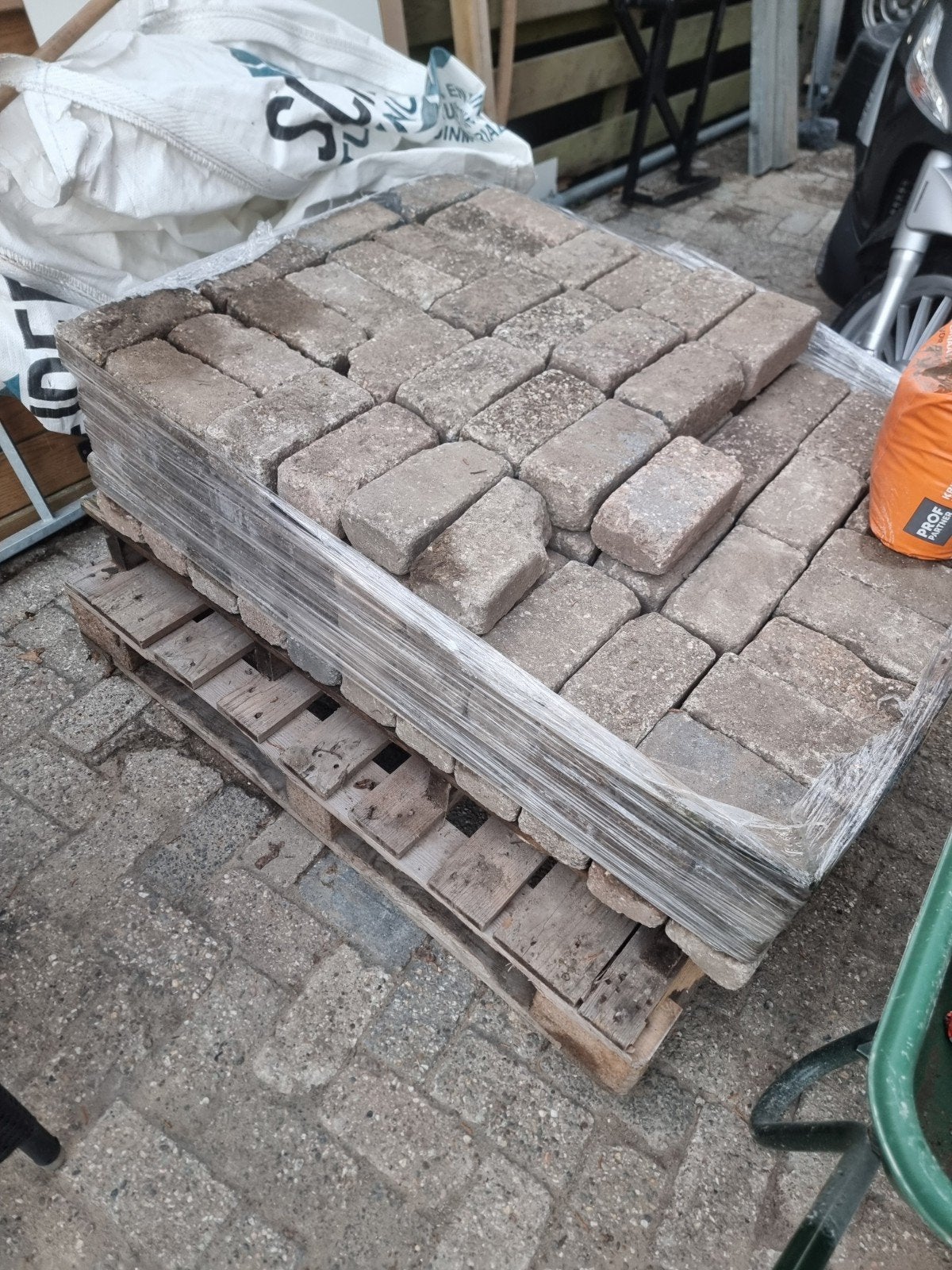 Beton klinkers grijs - Ideaal voor oprit of terras, Tuin en Terras, Tegels en Klinkers, Ophalen, Gebruikt, Klinkers, 10 m² of meer