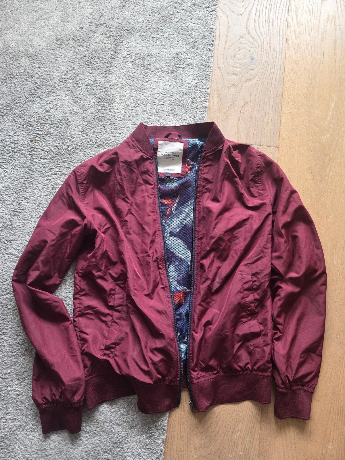 Jack & Jones Bomberjack - Maat M, Maat 48/50 (M), Ophalen of Verzenden, Zo goed als nieuw, Rood
