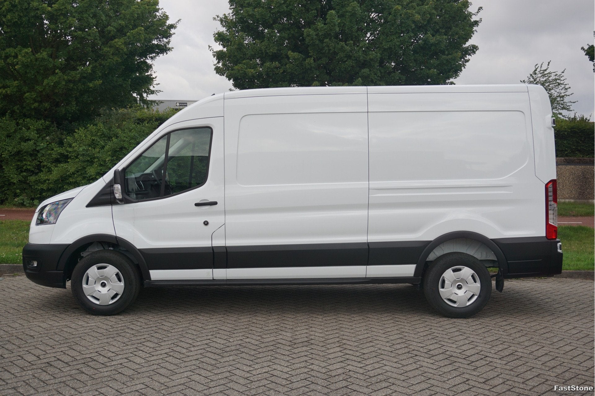 Ford Transit 350L 130PK L3H2 Trend LDT BPM VRIJ! 12" Sync Ap, Voorwielaandrijving, Verwarmde buitenspiegels, Euro 6, 4 cilinders