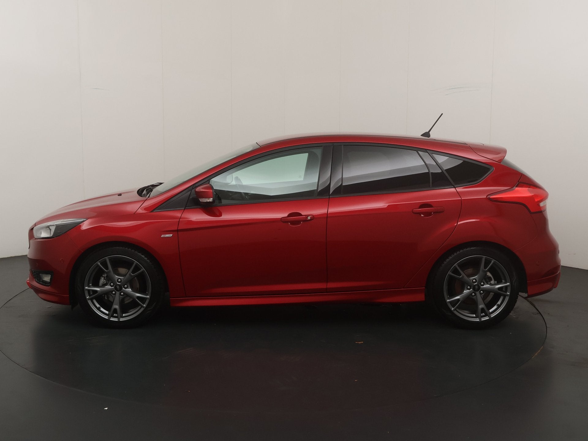 Ford Focus EcoBoost 125 pk ST-Line | Trekhaak | Voorruit ver, Gebruikt, Origineel Nederlands, 3 cilinders, 999 cc