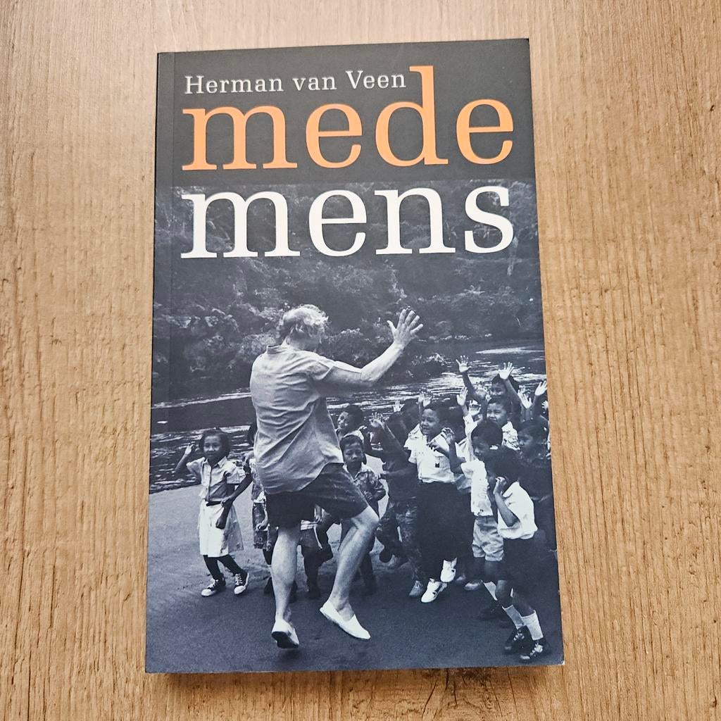 Herman van Veen - Medemens (Boek), Ophalen of Verzenden, Gelezen, Herman van Veen, Nederland