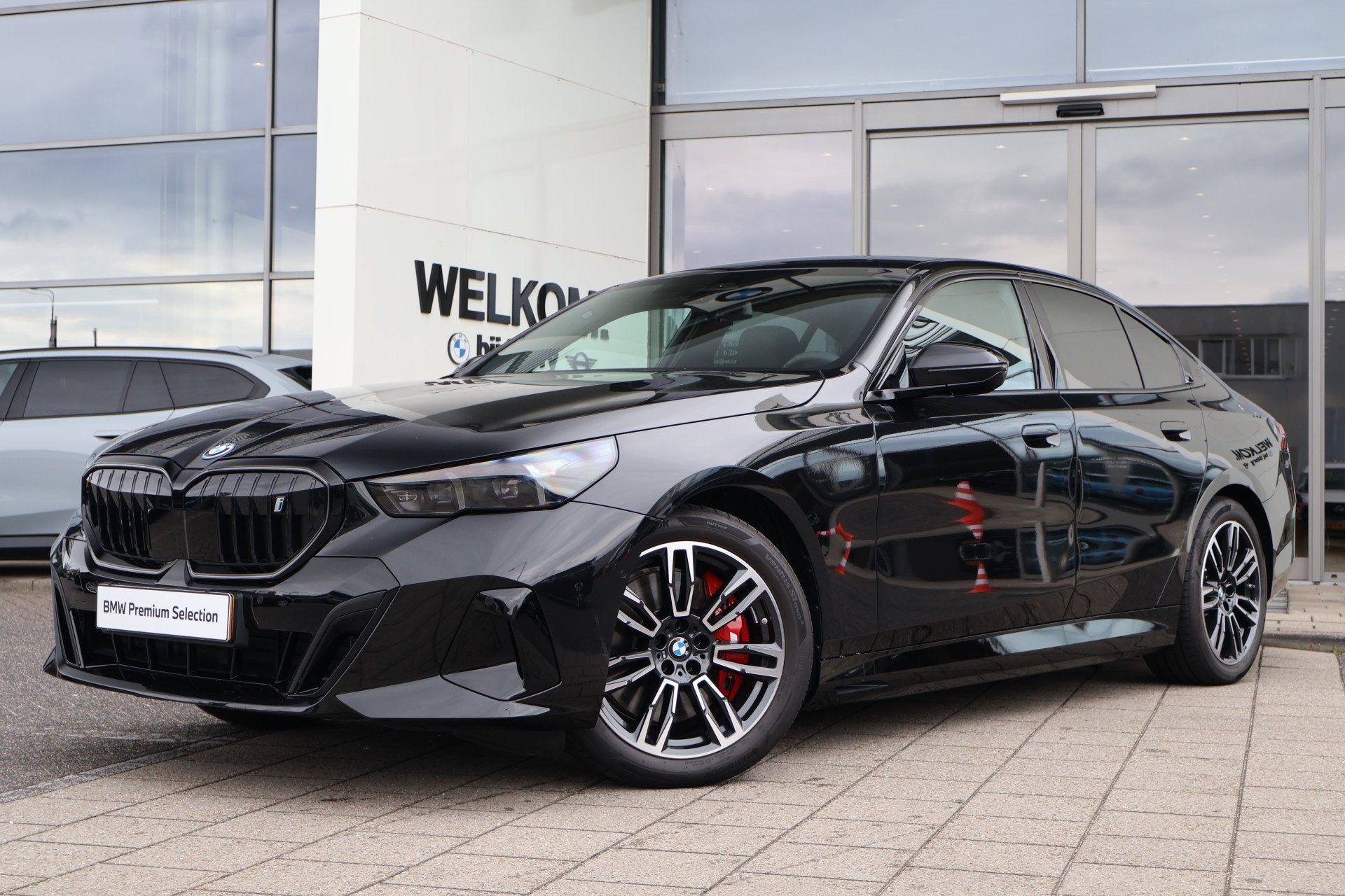 BMW i5 eDrive40 M Sport / Trekhaak / Achteruitrijcamera / Ad, Auto's, Achterwielaandrijving, Zwart, Parkeerassistent, Met garantie (alle)