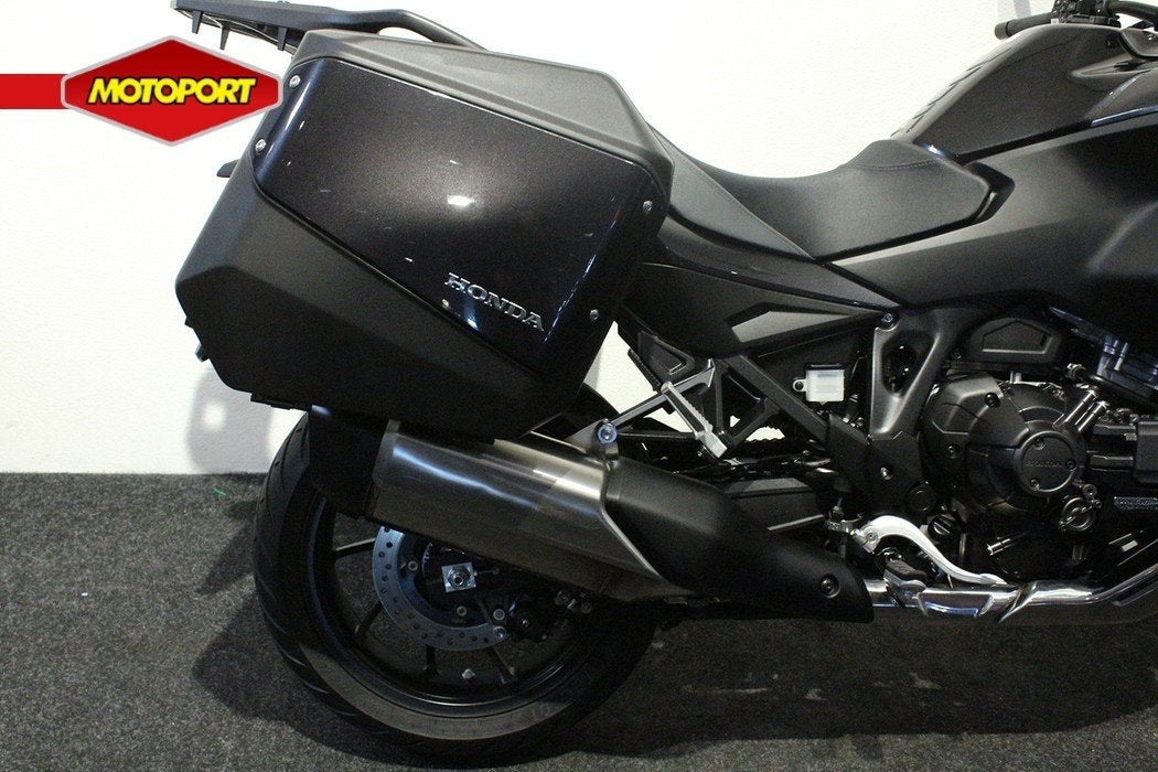 Honda NT 1100 DCT, Bedrijf, Sport