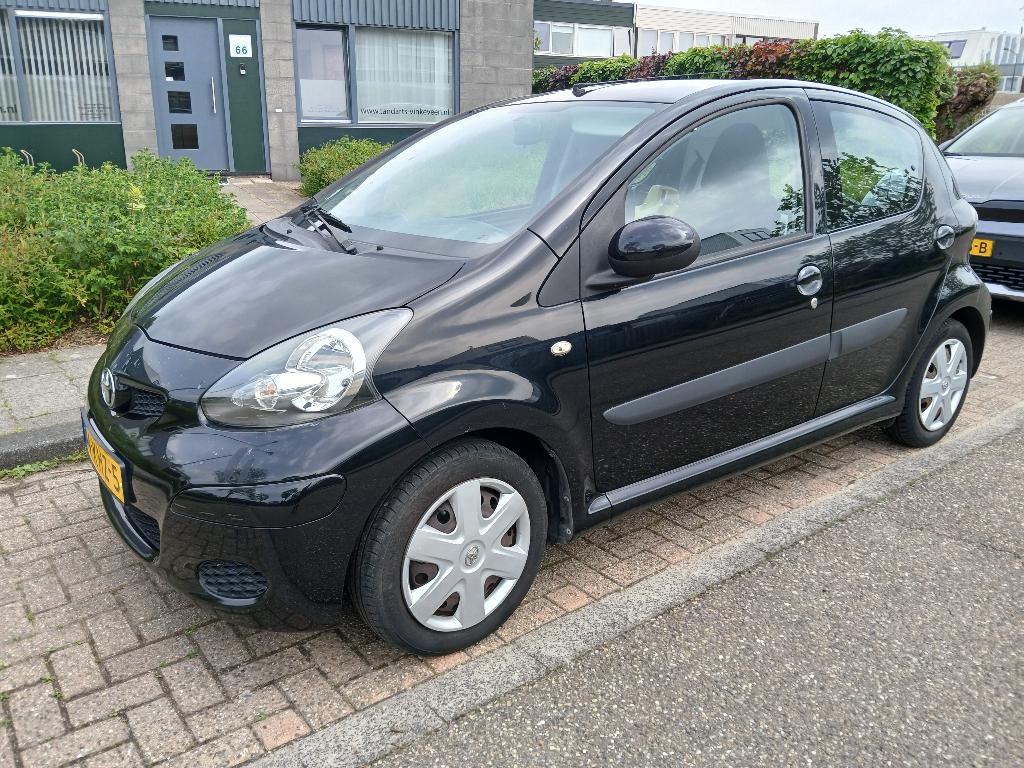 Toyota Aygo 1.0 12V Vvt-i 5DRS 2009 Zwart, Voorwielaandrijving, 4 stoelen, Origineel Nederlands, Handgeschakeld