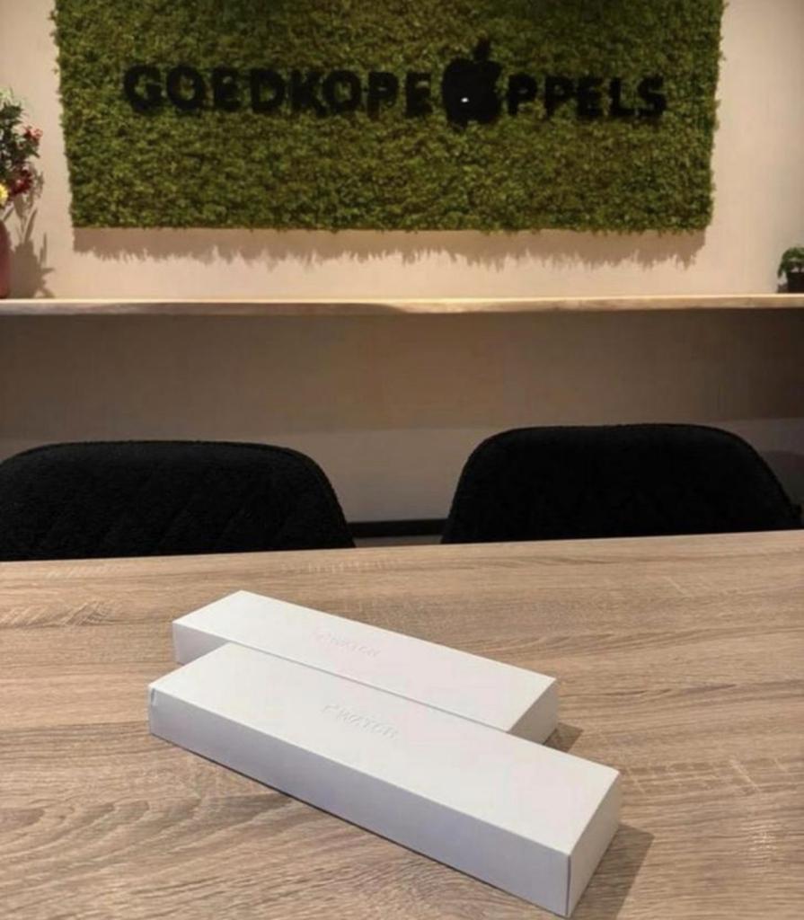 Apple Watch 8 45MM Stainless Steel | nieuw/ongeopend, Sieraden, Tassen en Uiterlijk, Smartwatches, Ophalen, Apple, Cupertino California