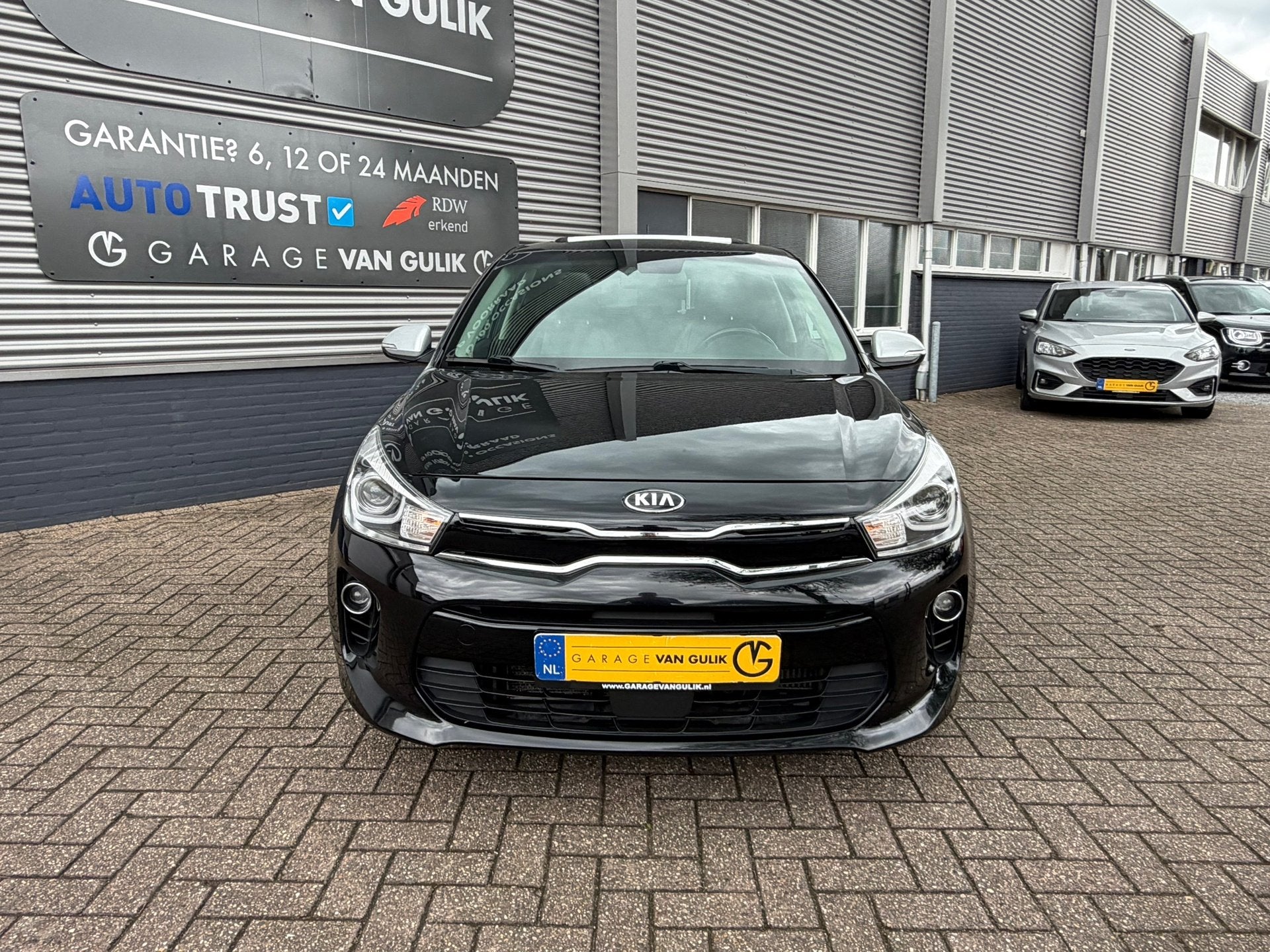 Kia Rio 1.0 TGDI Platinum Edition 120PK Panodak,Navi,Clima,C, 450 kg, Gebruikt, Zwart, Lichtsensor
