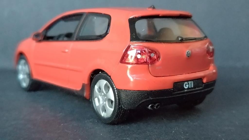Volkswagen VW Golf Mk5 GTi 1:43 Welly Pol, Overige merken, Auto, Verzenden, .