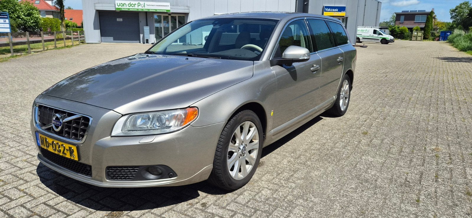 Volvo V70 3.0 T6 AWD AUT 2009 Goud | Youngtimer, Automaat, 2953 cc, Stationwagon, Vierwielaandrijving