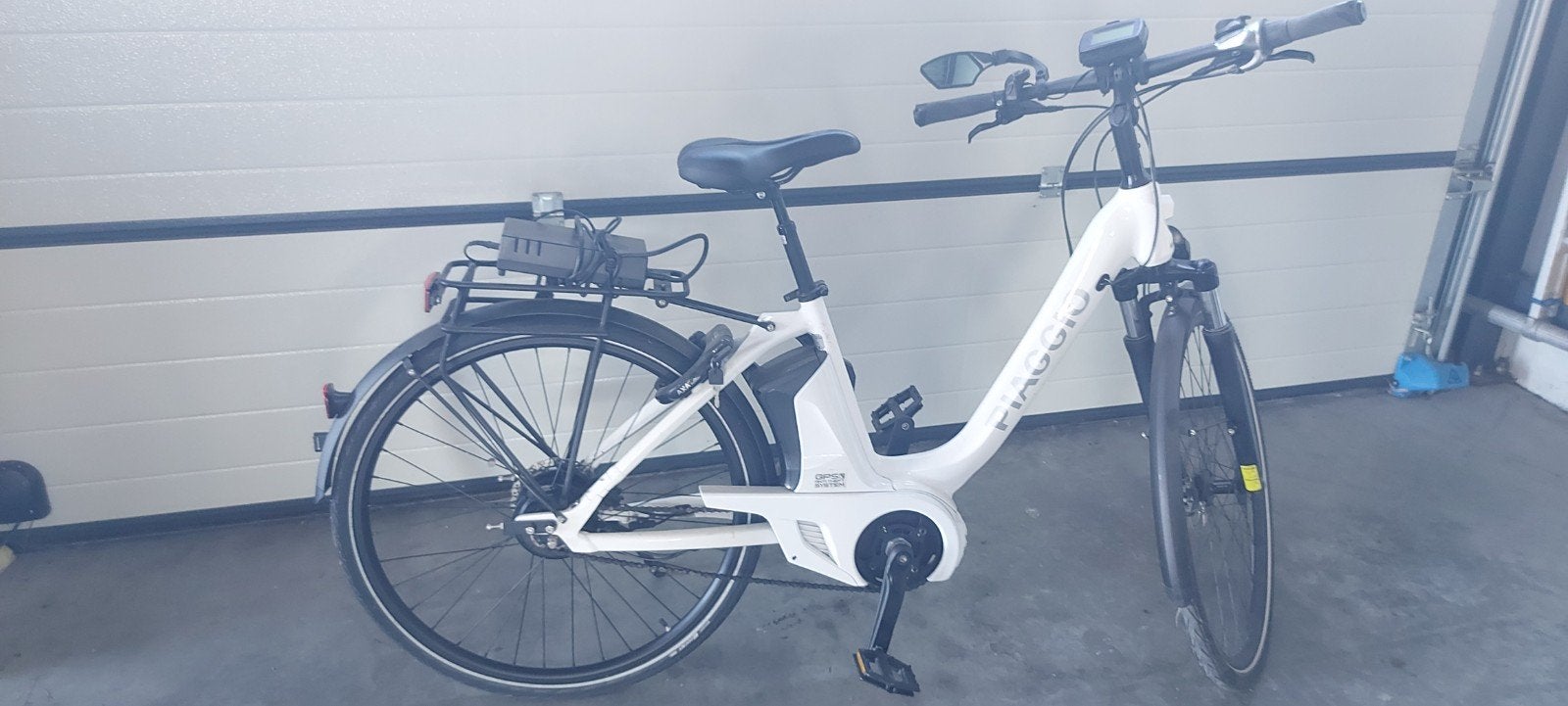 Nette Piaggio Witte Elektrische Fiets - 28 inch, weinig km, Ophalen, Zo goed als nieuw, 50 km per accu of meer, Overige merken