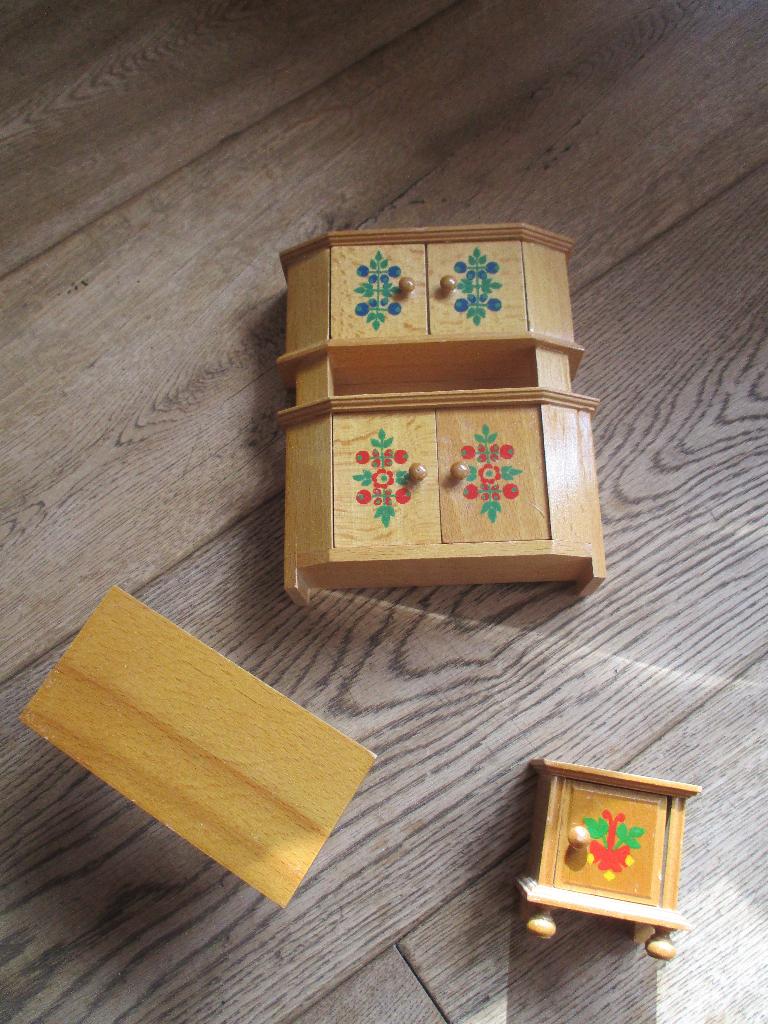 poppenhuis vintage oude stevige grotere meubels, Verzamelen, Ophalen of Verzenden, Gebruikt, Decoratie