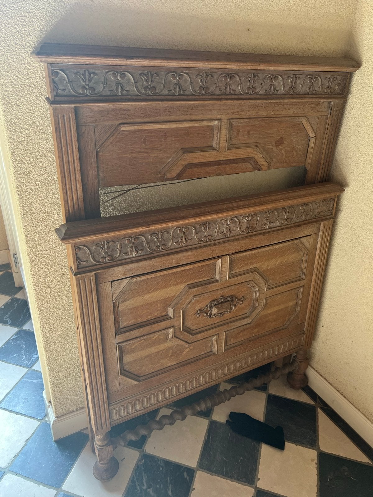 Antiek eikenhouten bedframe met houtsnijwerk, Antiek en Kunst, Ophalen