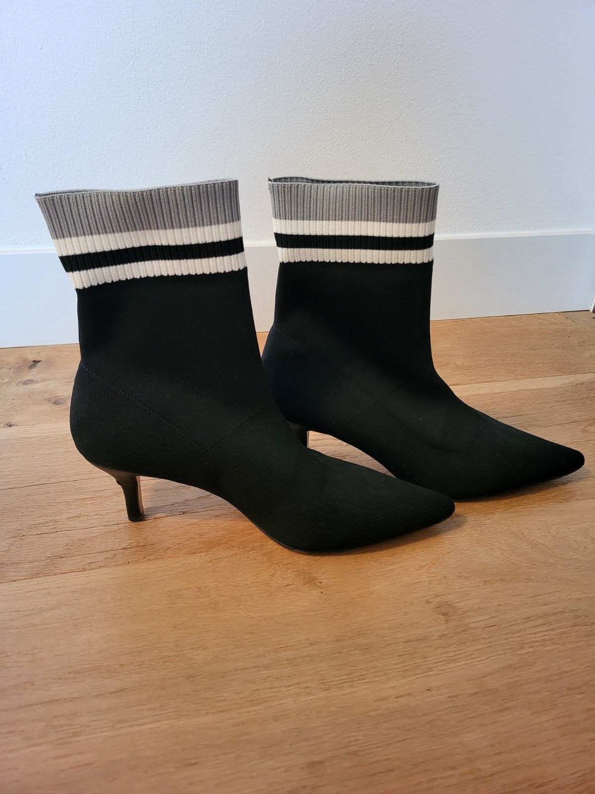 Zwarte enkellaarsjes met sokdetail en kitten heel, Kleding | Dames, Zwart, Lage of Enkellaarzen, Ophalen of Verzenden, La Strada