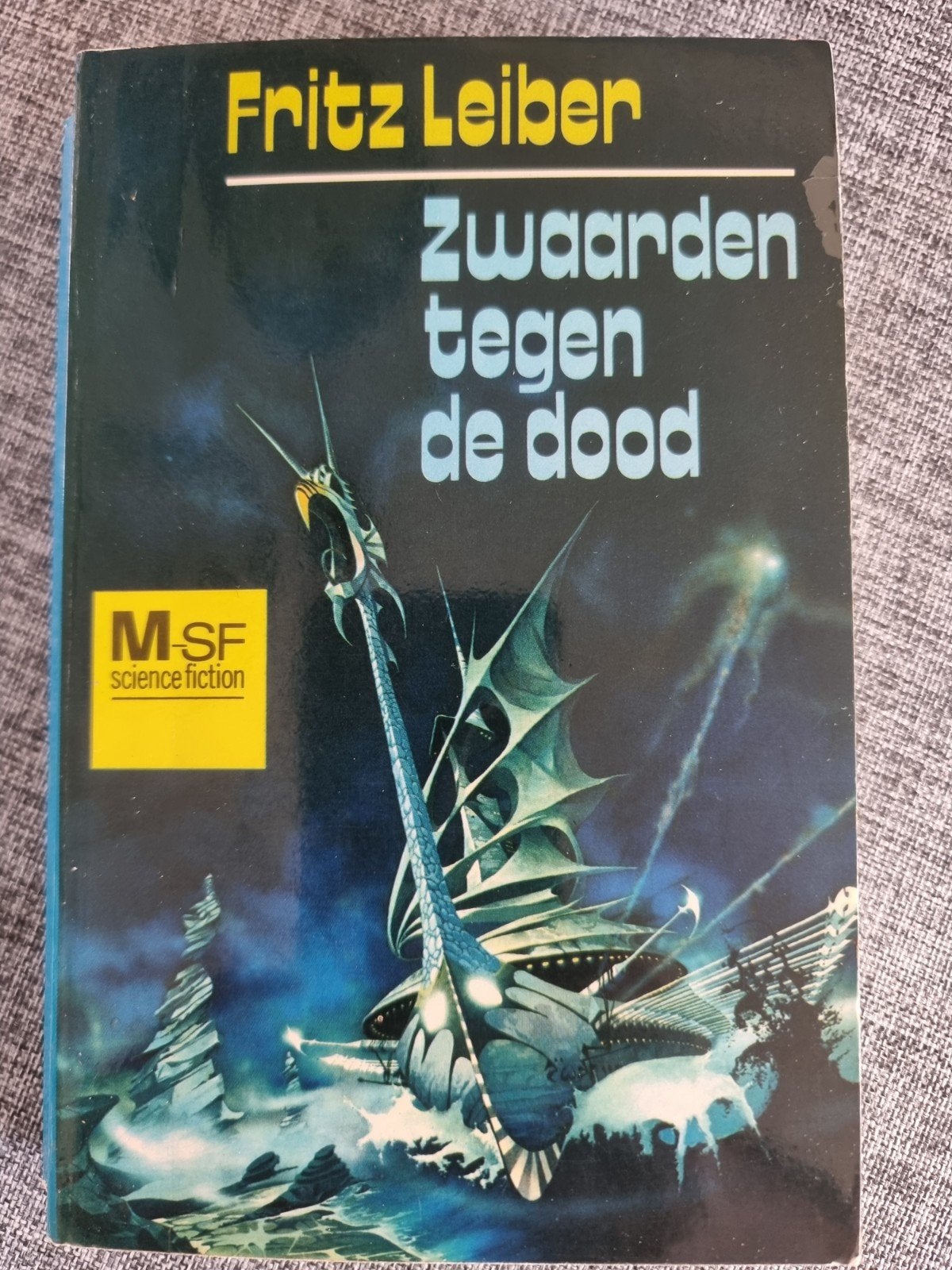 Fritz Leiber - Zwaarden tegen de dood (Science Fiction), Boeken, Ophalen of Verzenden, Gelezen, Fritz Leiber
