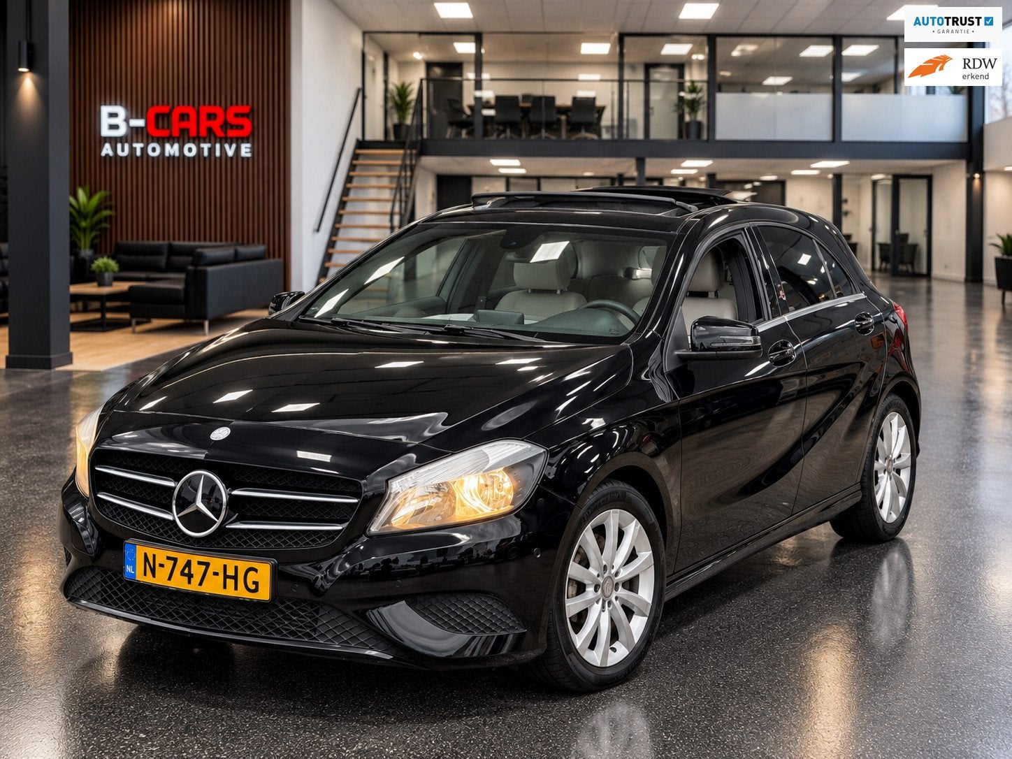 Mercedes-Benz A-klasse 180 Ambition Leer|Pano|Stoelvw|Navi|A, Auto's, Gebruikt, 4 cilinders, Emergency brake assist, 19 km/l
