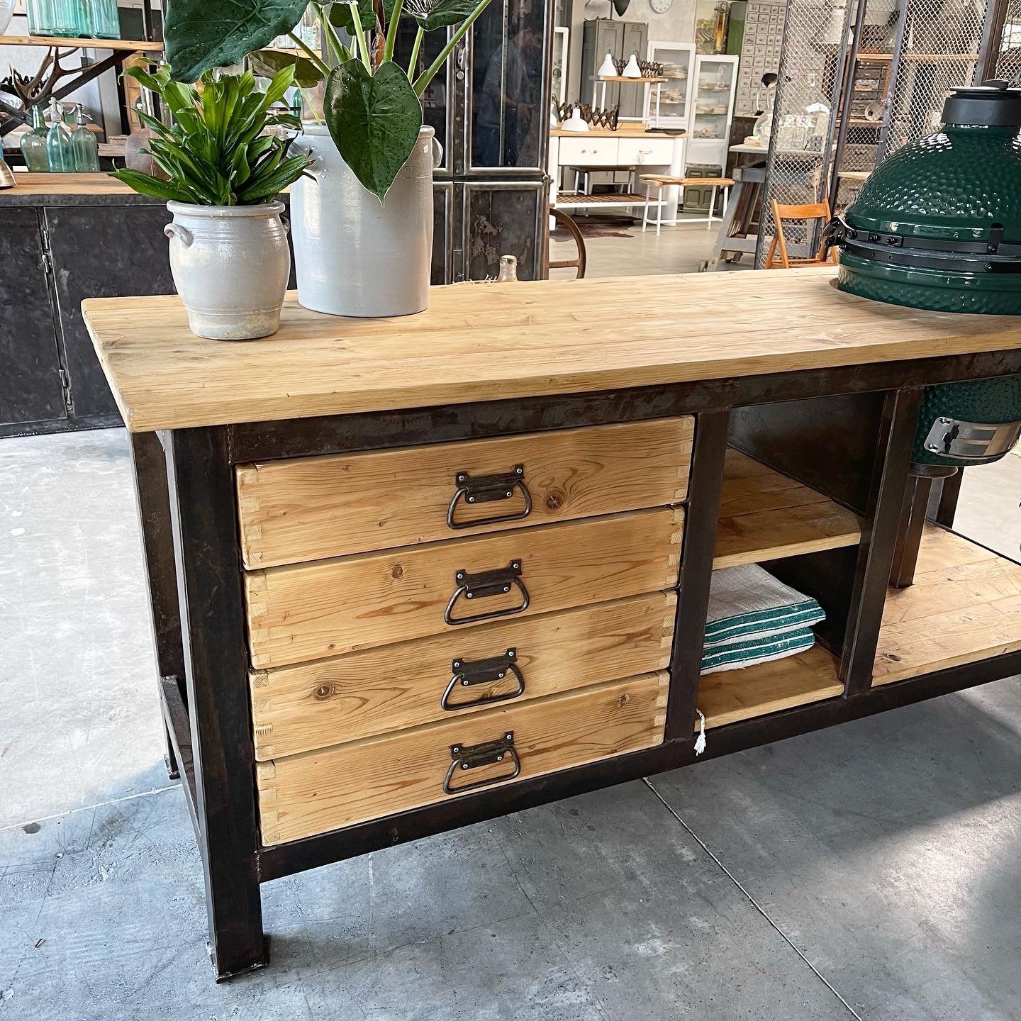 Industriële buitenkeuken, werkbank, Big Green Egg, barbecue, Ophalen