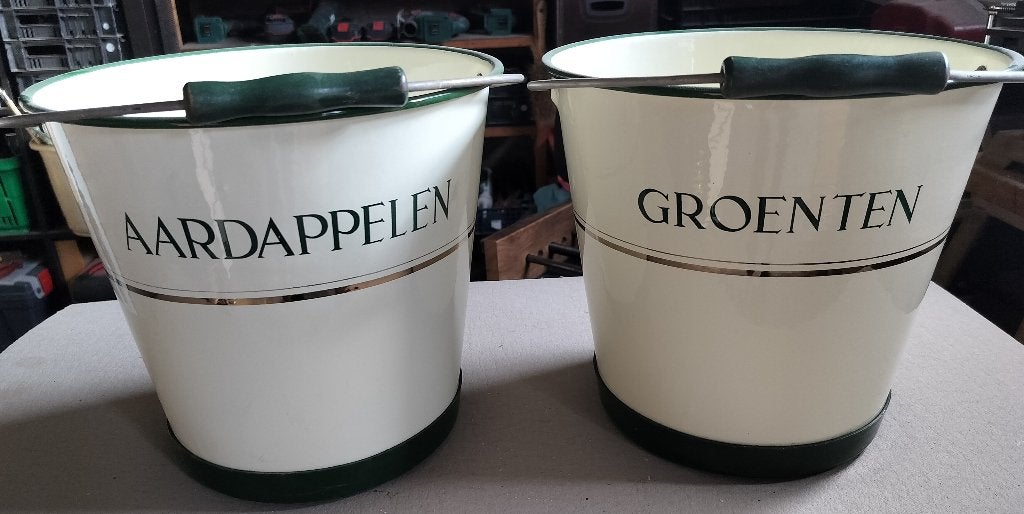 Emaille emmers groenten en aardappelen, Ophalen
