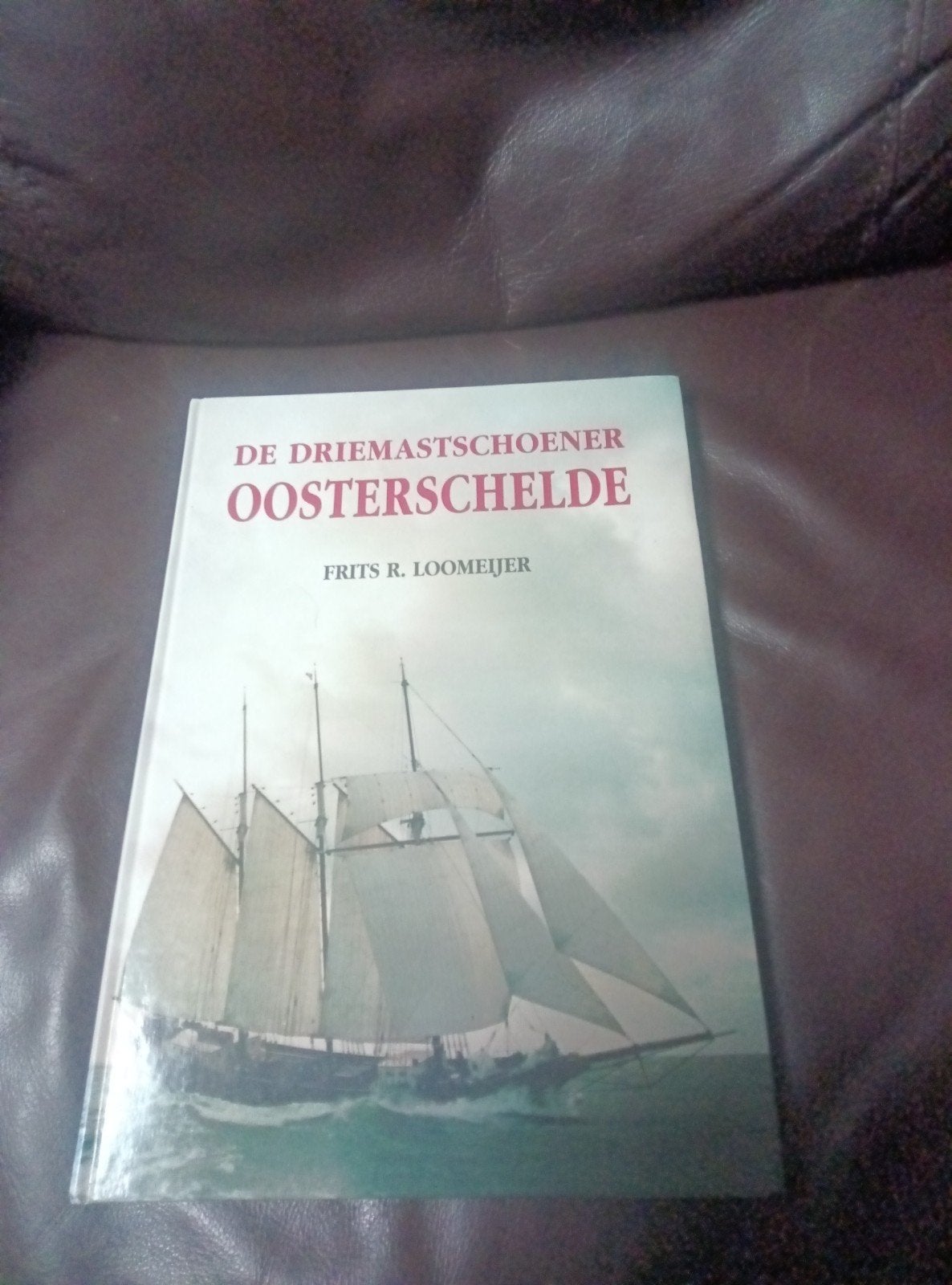 De Driemastschoener Oosterschelde - Frits R. Loomeijer, Ophalen of Verzenden, Zo goed als nieuw