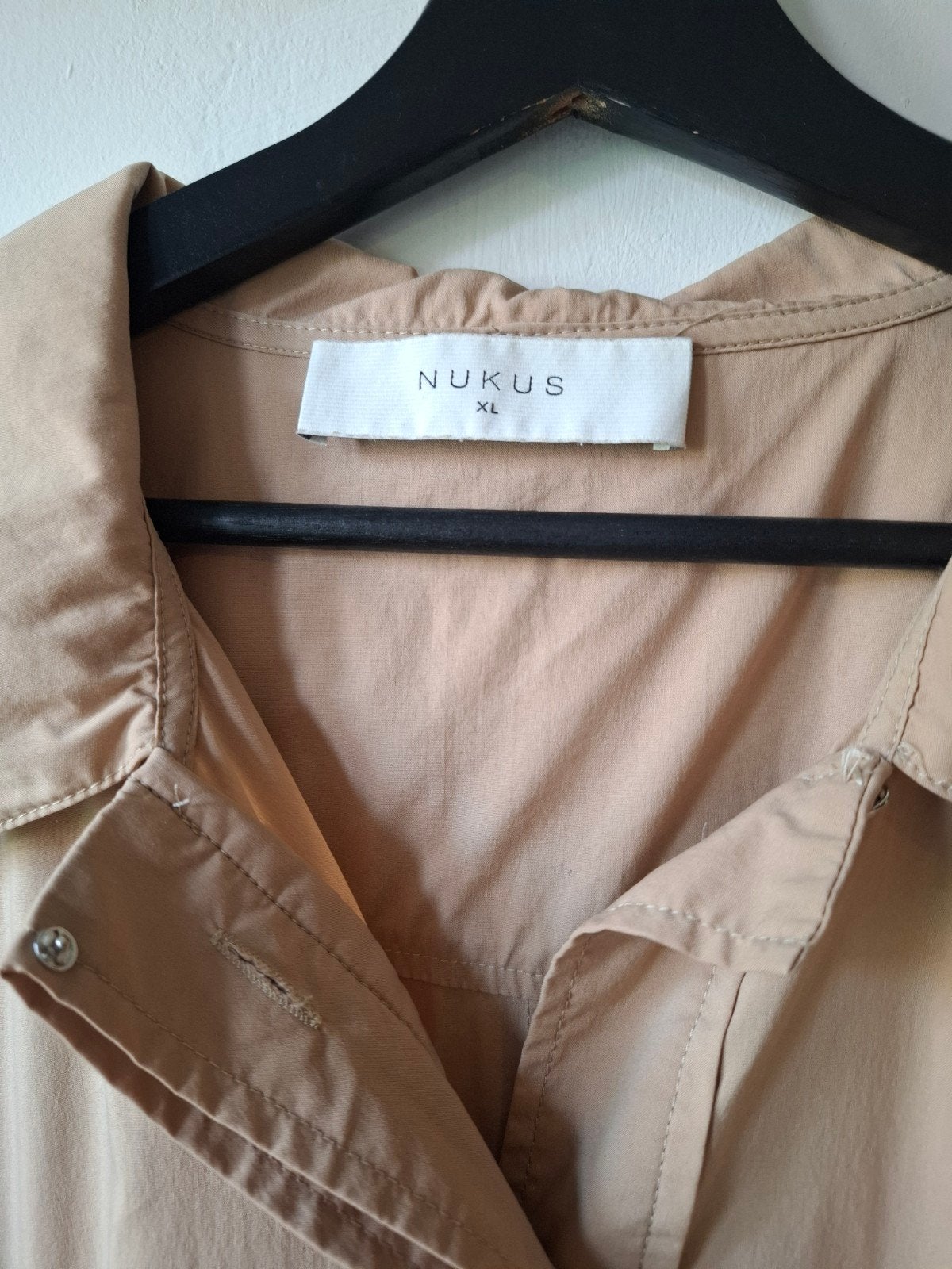 Nukus camelkleurige jurk - Maat XL/42-44, Kleding | Dames, Bruin, Maat 42/44 (L), Ophalen of Verzenden, Zo goed als nieuw
