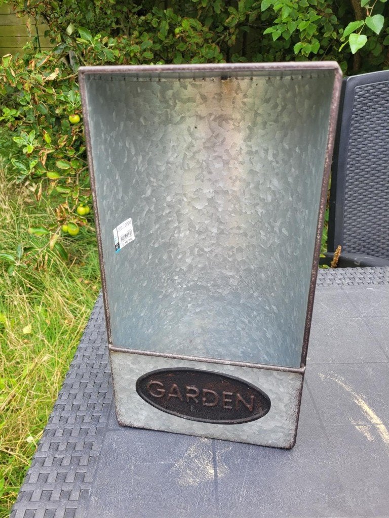 Mooie grote metalen muur plantenbak, opschrift Garden., ., Minder dan 60 cm, Rond, Nieuw
