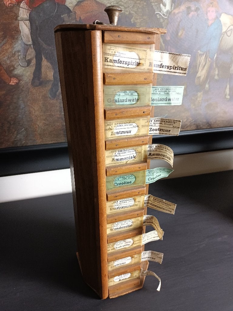 Apothekerskastje Antiek met volle rollen medicijn labels, Antiek en Kunst, Ophalen of Verzenden