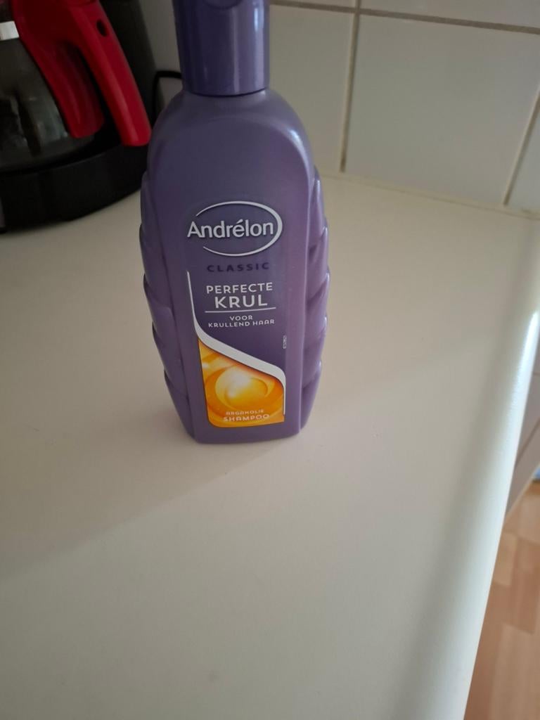 Andrelon shampoo 2 euro ik wil het in amsterdam brengen, Ophalen of Verzenden, Nieuw, Shampoo of Conditioner