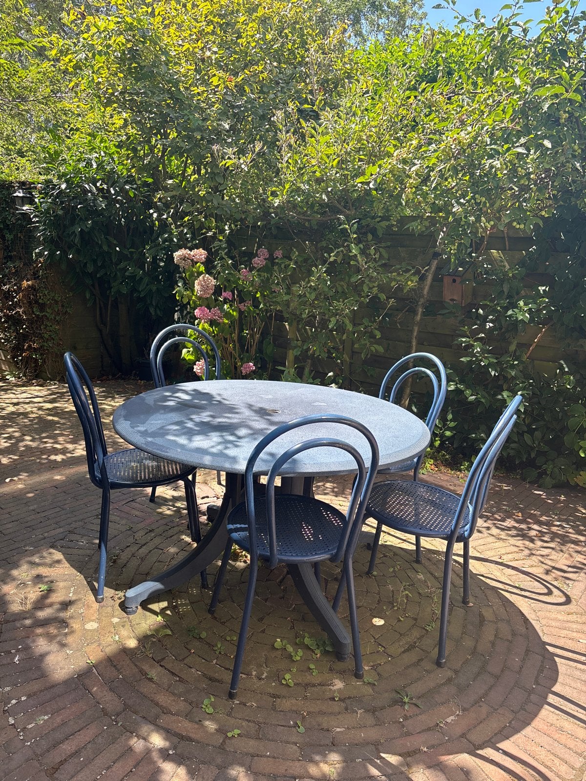 Vintage Tuinset met ronde tafel 120 cm en 5 ijzeren stoelen, Tuin en Terras, Ophalen, Gebruikt, Eettafel, Tuinset