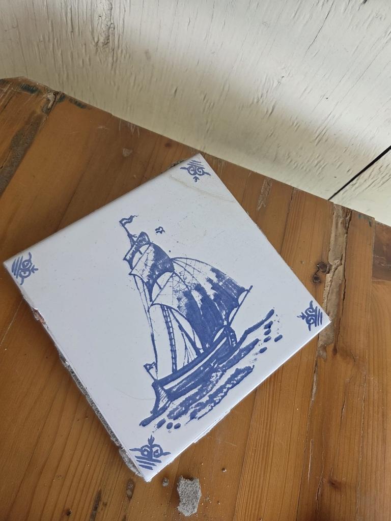 Delfts blauwe tegels, Ophalen