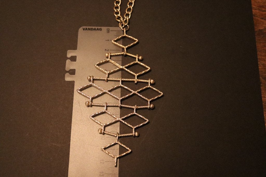Abstracte hanger met ketting, Ophalen of Verzenden, Zo goed als nieuw, Goud, Overige materialen