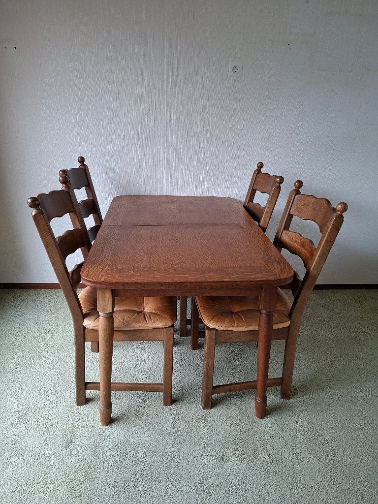 Mooie eettafel met vier bijpassende stoelen, Ophalen, 100 tot 150 cm, Eikenhout, 50 tot 100 cm