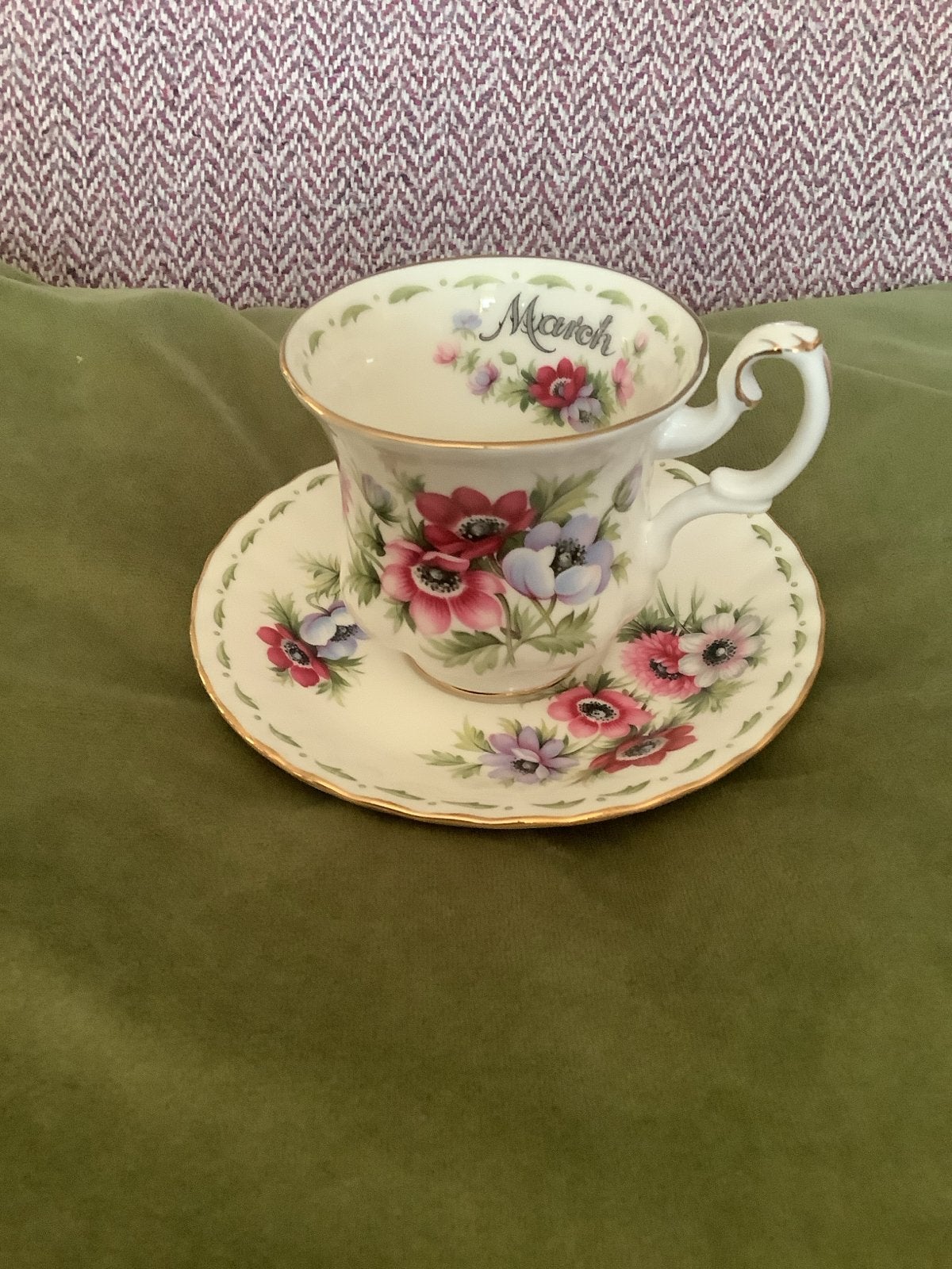 Royal Albert Bone China 'Flower of the Month' Maart, Antiek en Kunst, Ophalen of Verzenden
