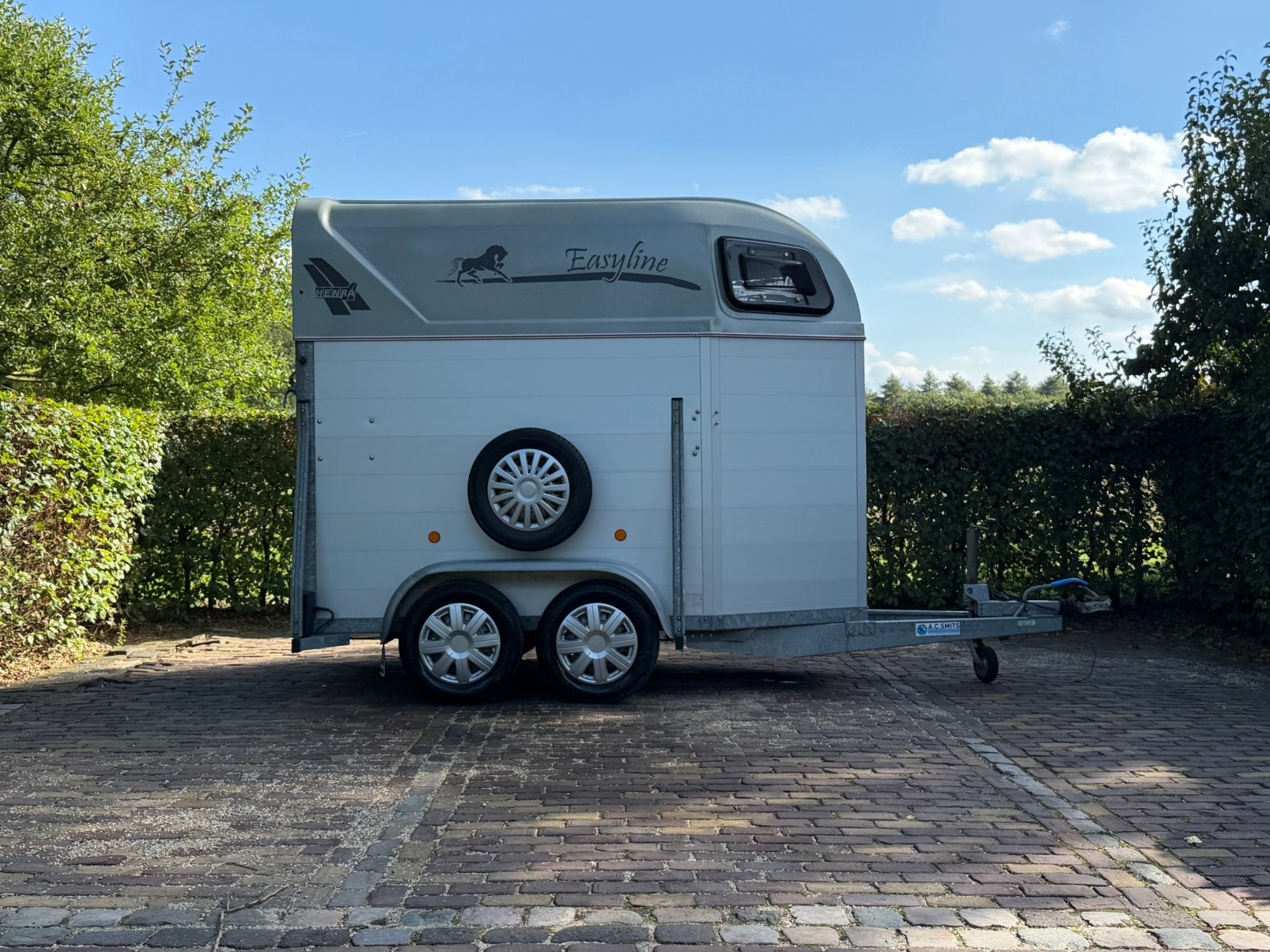 Zeer mooie 1.5 paards henra vol aluminium, Dieren en Toebehoren, Ophalen, Aluminium, Zo goed als nieuw, Info@ttpaardentrailers.nl