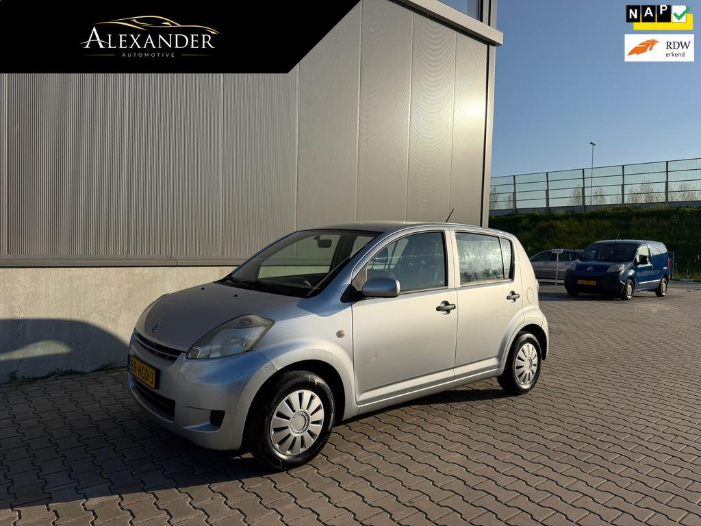 Daihatsu Sirion 2 1.0-12V Premium, Auto's, Daihatsu, Voorwielaandrijving, Stof, Gebruikt, Bedrijf
