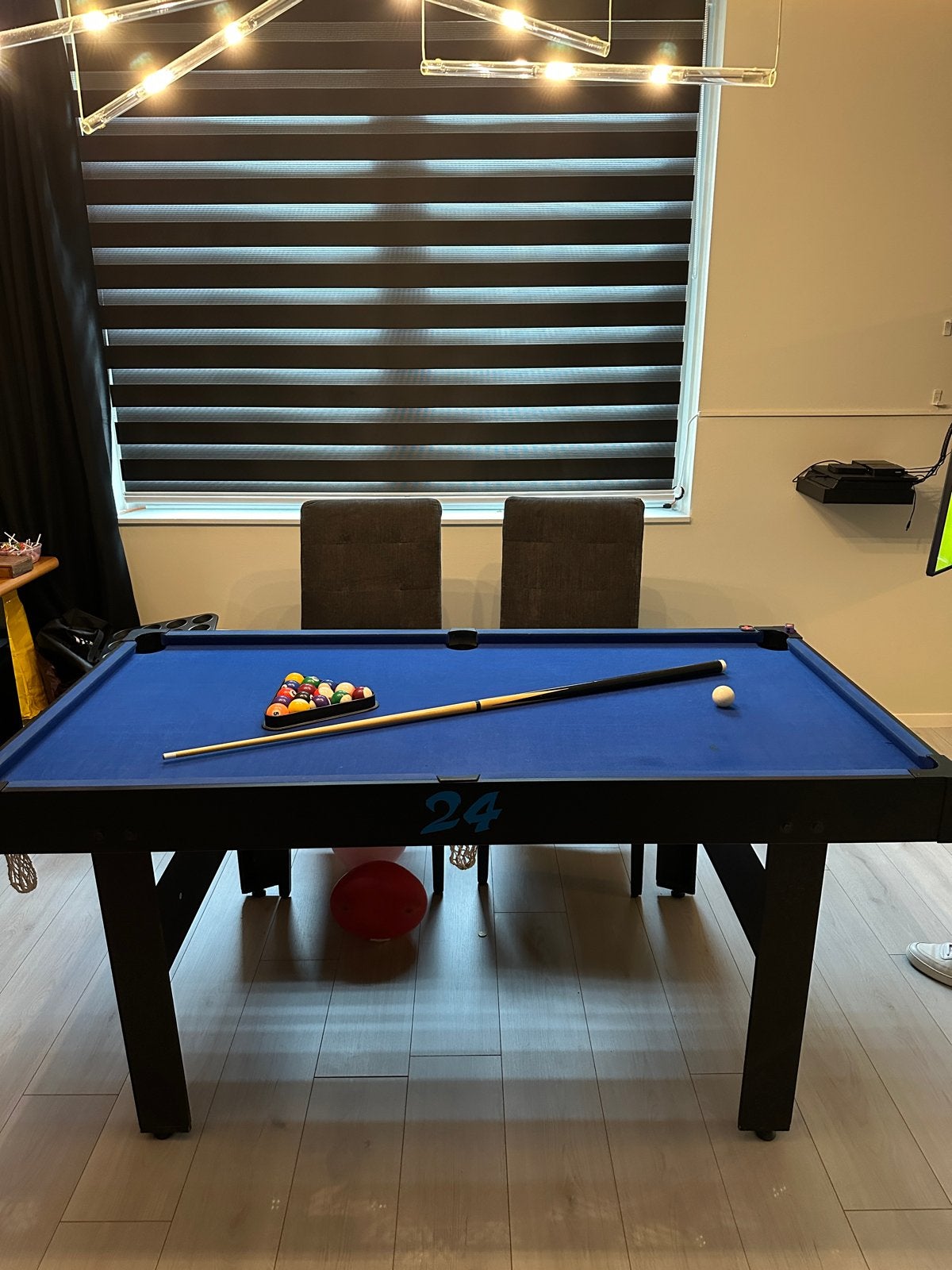 Pooltafel met keu en ballen - Gebruikt, Sport en Fitness, Biljarten en Poolen, Ophalen, Gebruikt, Pooltafel