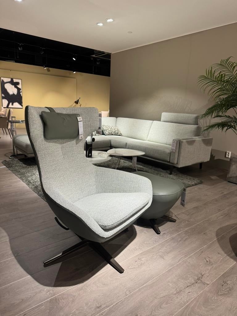 Leolux - fauteuil Caruzzo met voetenbank