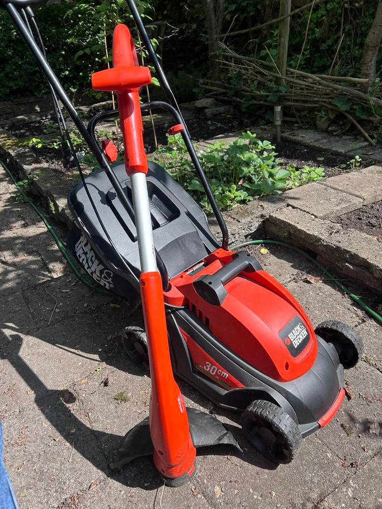 Black & Decker grasmaaier en trimmer set, Ophalen, Cirkelmaaier, Gebruikt, Elektrische grasmaaier