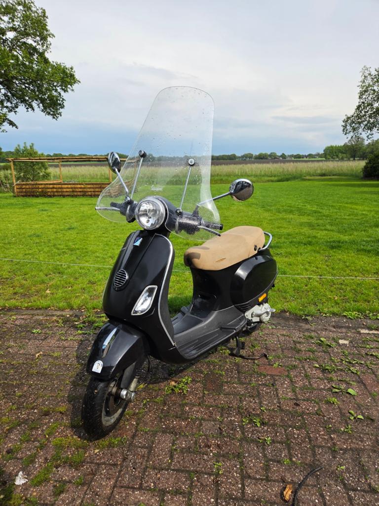 Vespa lx50 4t, Fietsen en Brommers, Scooters | Vespa, Ophalen, Maximaal 45 km/u, Zo goed als nieuw, Benzine