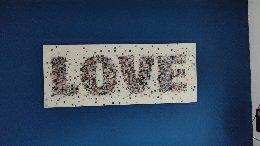 Groot plexiglas LOVE foto collage, Huis en Inrichting, Woonaccessoires | Schilderijen, Tekeningen en Foto's, Zo goed als nieuw