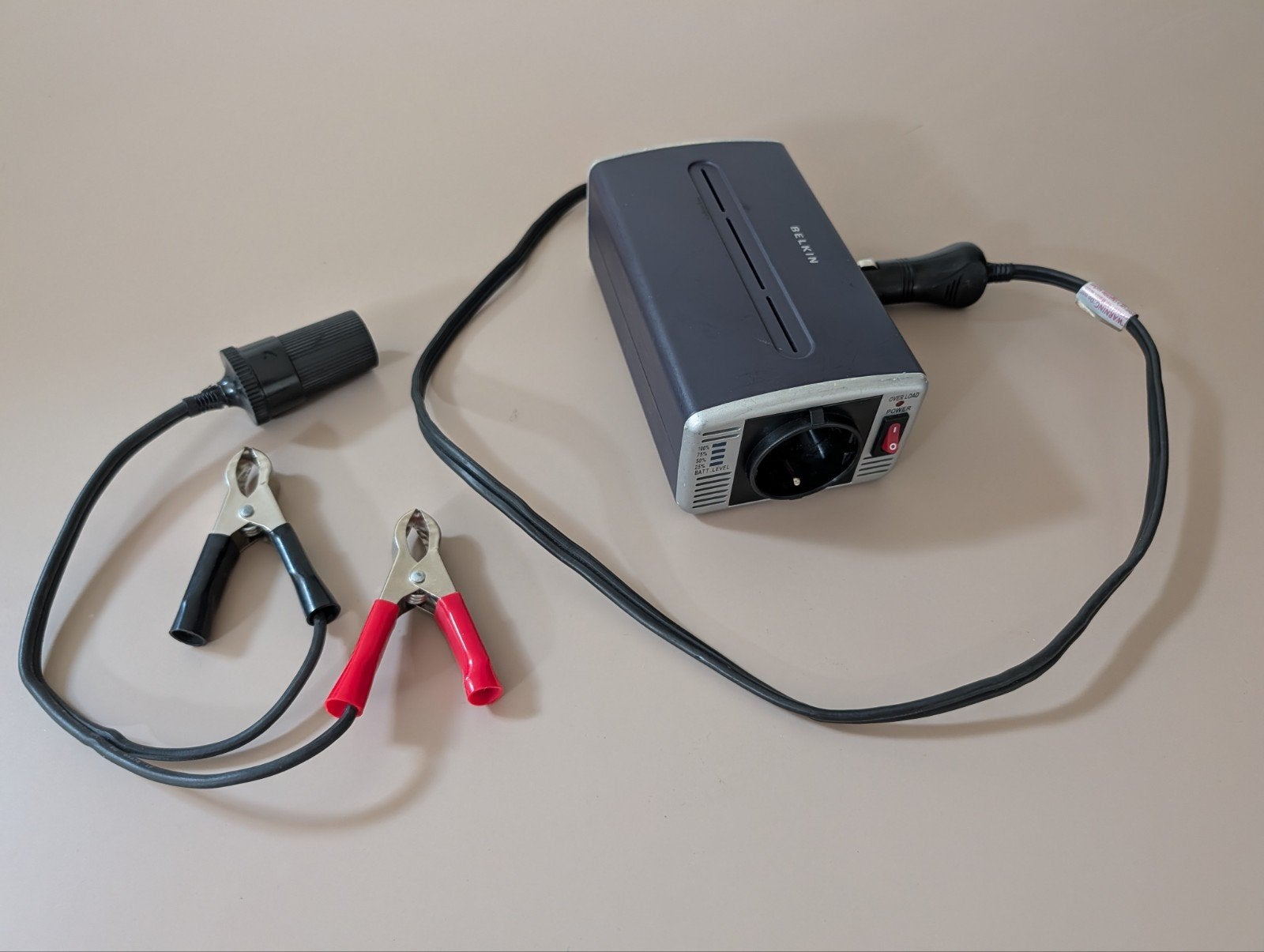 Belkin AC Anywhere 300W omvormer inverter, Ophalen of Verzenden, Zo goed als nieuw