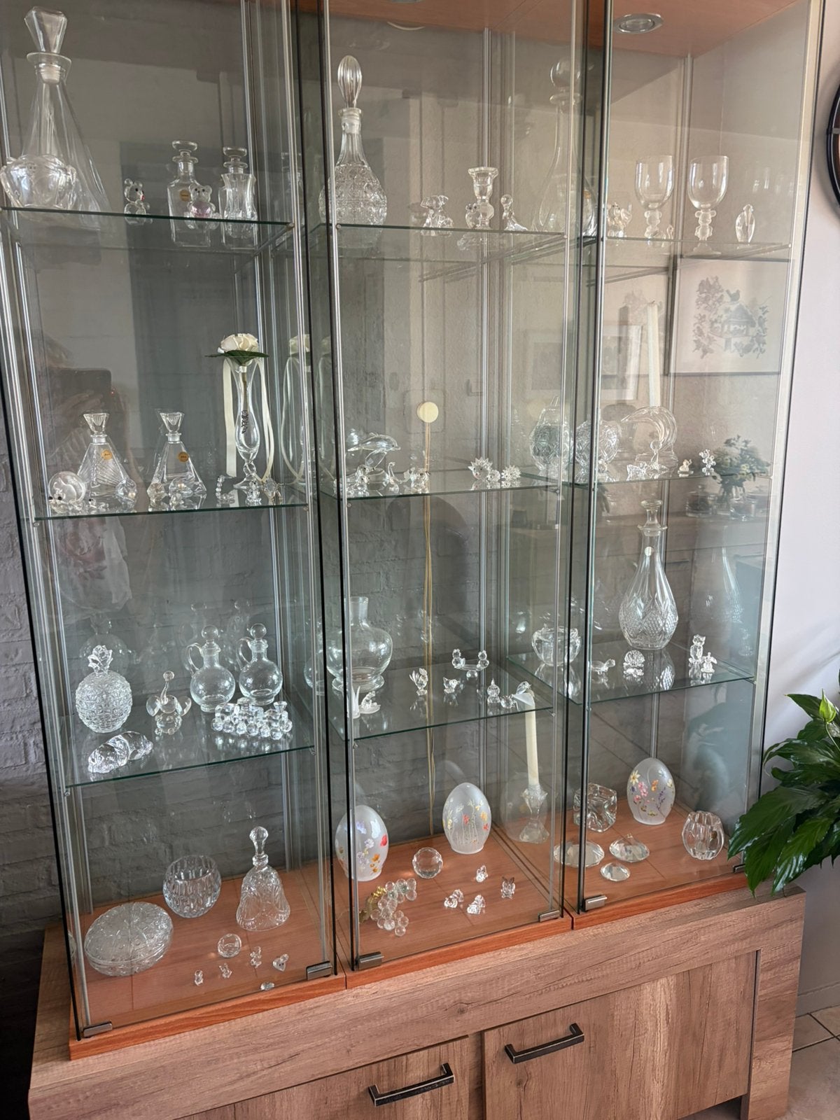 3x glazen vritrinekast met kristal, Minder dan 50 cm, Met deur(en), Ophalen of Verzenden, Zo goed als nieuw