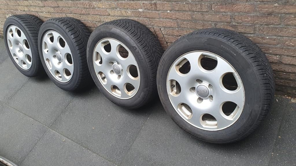 Aluminium Audi A4 velgen met All-Season banden, Ophalen, Gebruikt