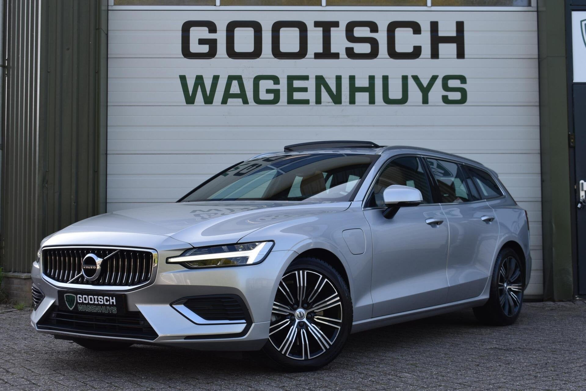 Volvo V60 2.0 T8 Twin Engine AWD Inscription | Leder | Pano, Automaat, Euro 6, 4 cilinders, 1972 kg