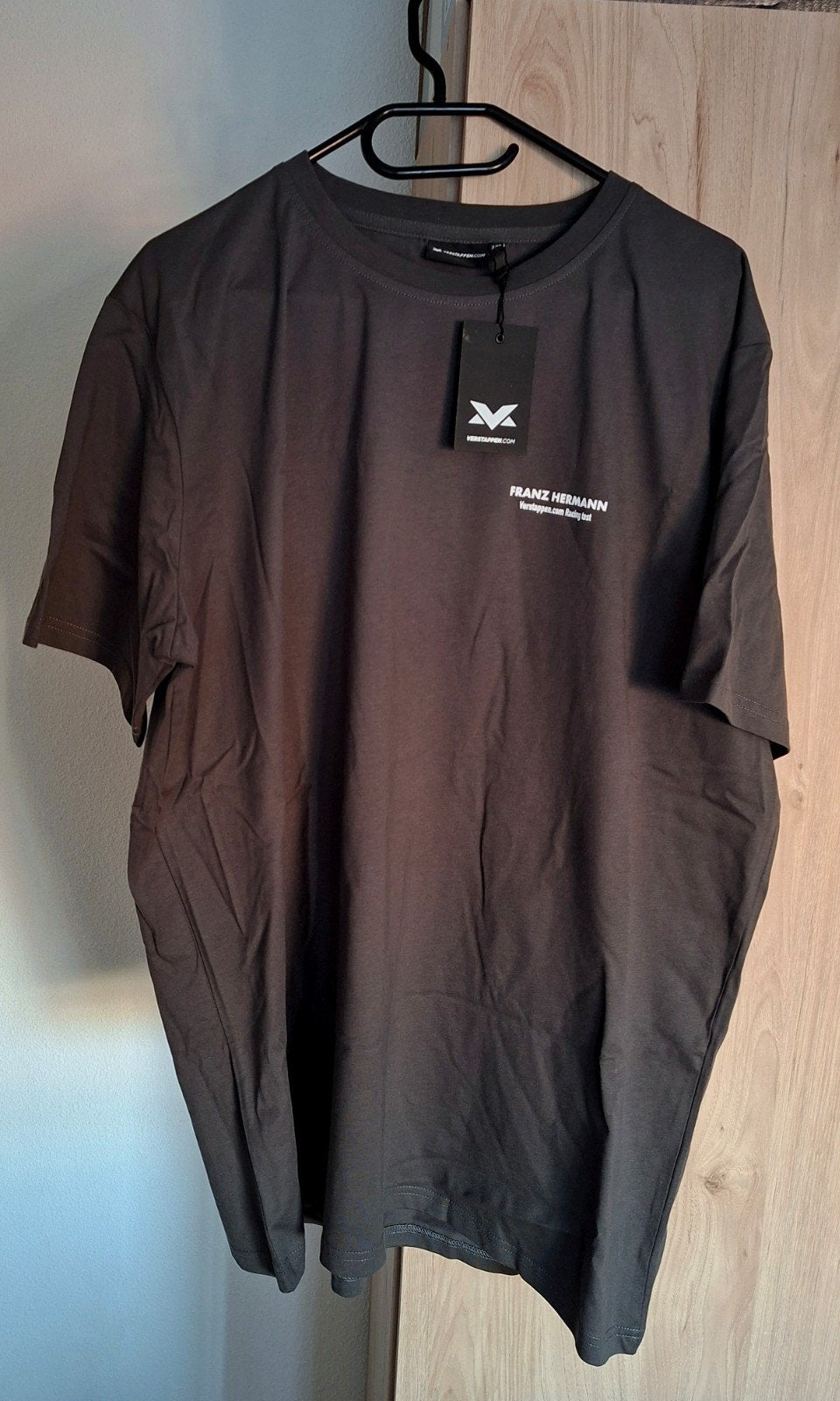 Max Verstappen T-shirt Franz Hermann limited edition., Ophalen of Verzenden, Nieuw, Overige maten, Overige kleuren